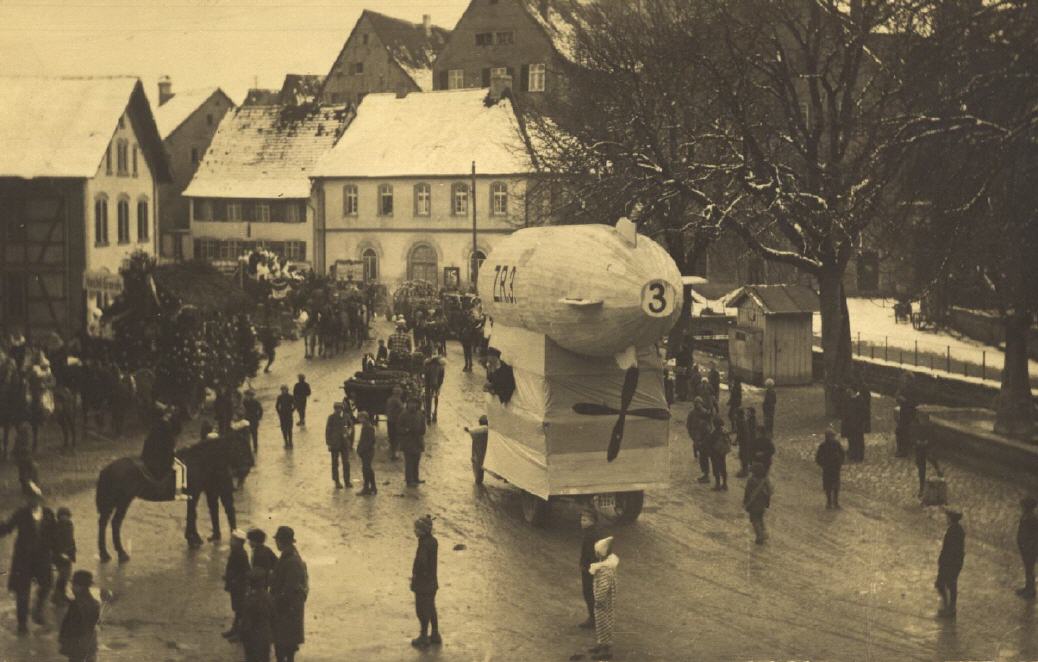 Fasnet 1925 - Zeppelin am Adlerplatz